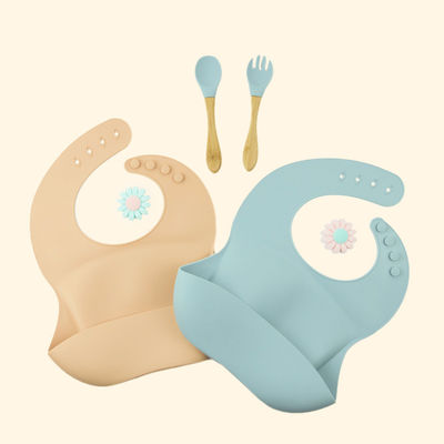 4 Düğme BPA Free Silikon Bebek Önlüğü Su Geçirmez Yumuşak Dayanıklı Ayarlanabilir