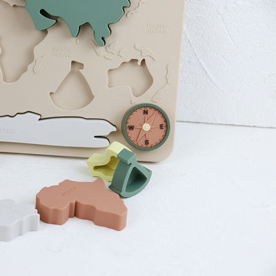 Yeni yürümeye başlayan çocuklar için Silikon Dünya Haritası Kişiselleştirilmiş Bebek Puzzle Montessori Eğitici