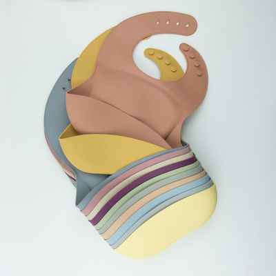 4 Düğme BPA Free Silikon Bebek Önlüğü Su Geçirmez Yumuşak Dayanıklı Ayarlanabilir