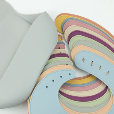 4 Düğme BPA Free Silikon Bebek Önlüğü Su Geçirmez Yumuşak Dayanıklı Ayarlanabilir