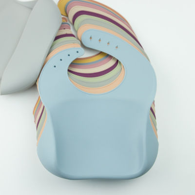 4 Düğme BPA Free Silikon Bebek Önlüğü Su Geçirmez Yumuşak Dayanıklı Ayarlanabilir