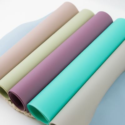 BPA Free Kaymaz Çocuklar Silikon Placemat Özelleştirilmiş Logo ile Renkli masa mat sümen