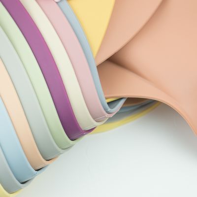 BPA Free Yumuşak Kişiselleştirilmiş Silikon Önlük, Suya Dayanıklı Silikon Yiyecek Yakalayıcı Önlükler