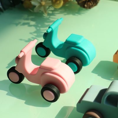 özel ve toptan satın alınan Emniyetli Silikon Araç Oyuncakları bebekler için ayarlandı ambulansa kamyon motosikletler akışkan araba oyuncakları