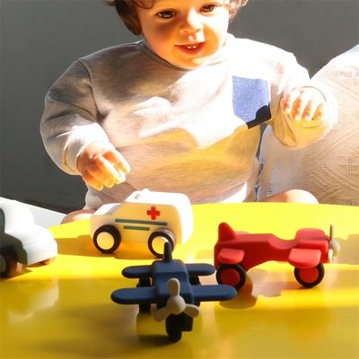 özel ve toptan satın alınan Emniyetli Silikon Araç Oyuncakları bebekler için ayarlandı ambulansa kamyon motosikletler akışkan araba oyuncakları