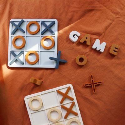 MOQ 50 Set Silikon XO Tic Tac Toe Bulmaca Özelleştirilebilir Logo Renkleri BPA Ücretsiz CE Sertifikası Silikon Oyuncaklar