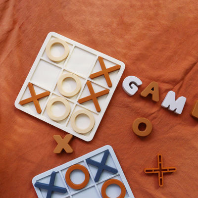 MOQ 50 Set Silikon XO Tic Tac Toe Bulmaca Özelleştirilebilir Logo Renkleri BPA Ücretsiz CE Sertifikası Silikon Oyuncaklar